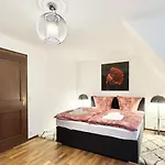 Villa Luxus Emg München In Mit Pool, Kamin, Wald, Für Familien Gruppen Bis 24 Personen