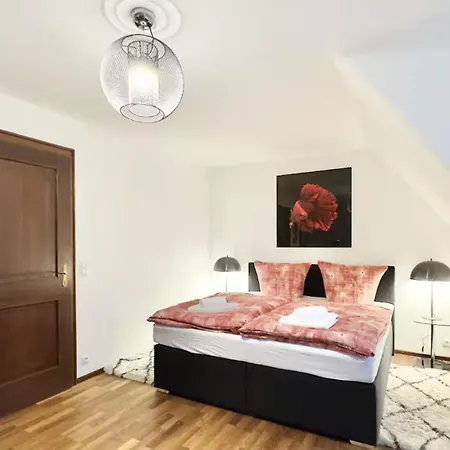וילה Luxus Emg Muenchen In Mit Pool, Spa, Kamin, Wald, Fuer Familien Gruppen Bis 24 Personen